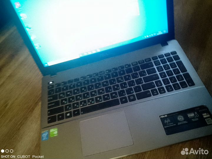 Ноутбук asus x550