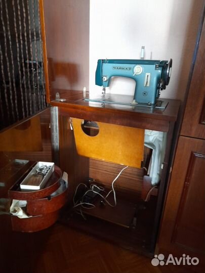 Швейная машина Чайка 2