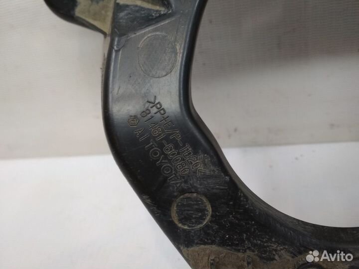 Кронштейн птф передний правый Toyota Land Cruiser