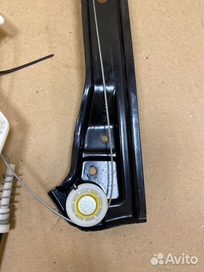 Стеклоподъемник передний левый Mercedes-Benz