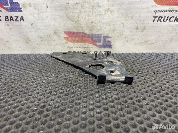 81619410315 Кронштейн трубок отопителя