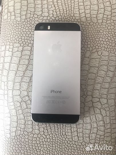 iPhone SE, 64 ГБ