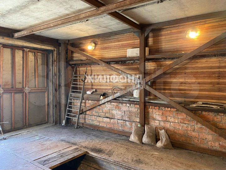 Гараж, > 30 м²