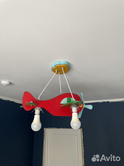 Люстра в детскую комнату деревянная самолет