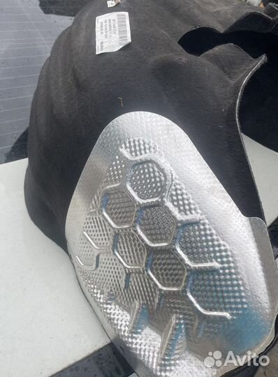 Задний левый подкрылок на Е-класс (w212)