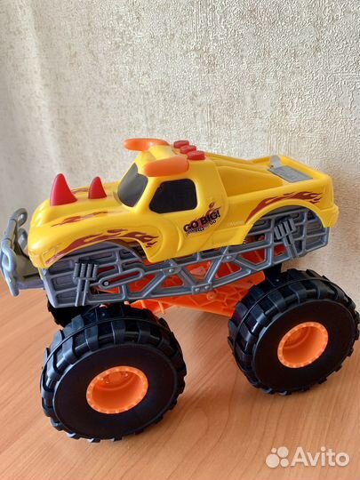 Машинка игрушка монстр-трак Hot Wheels