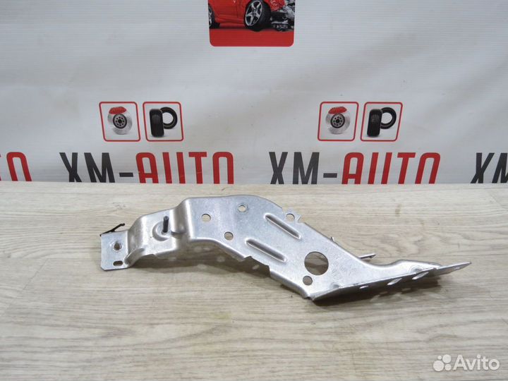 Кронштейн отопителя Audi Q3