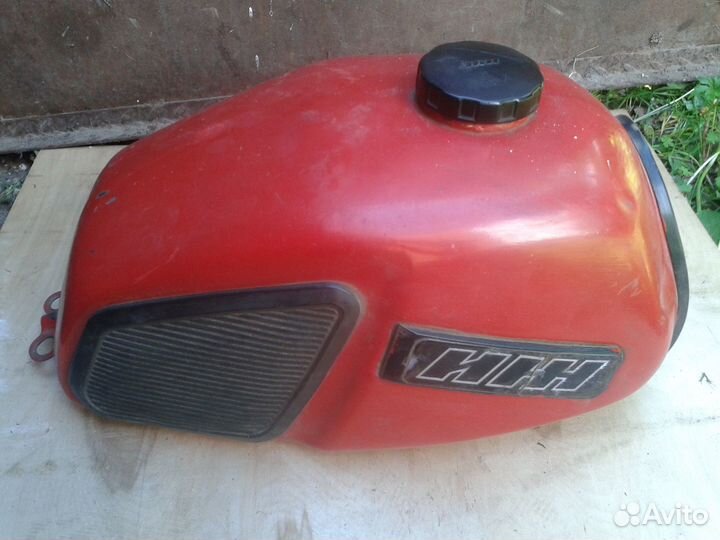 Бензобак на мотоцикл