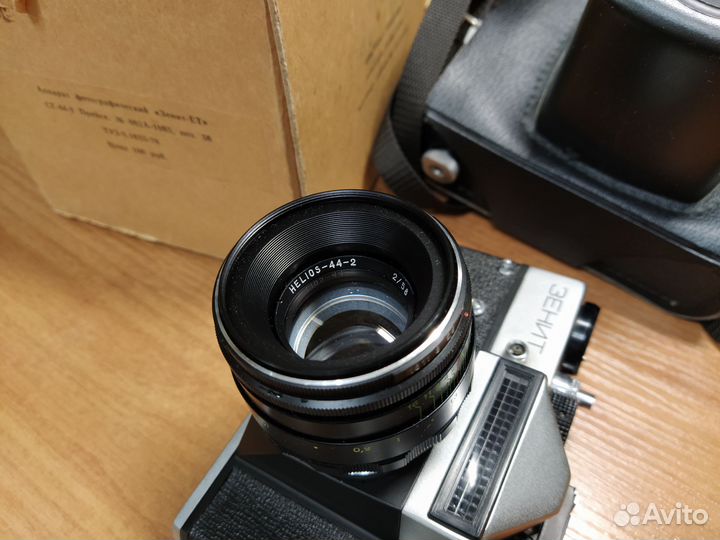 Плёночный зеркальный фотоаппарат Зенит-ет