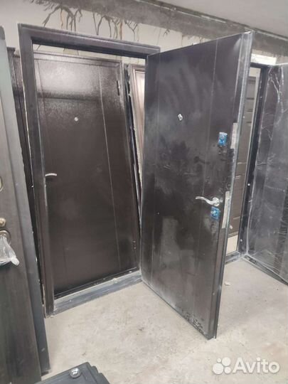 Дверь входные б/у разные
