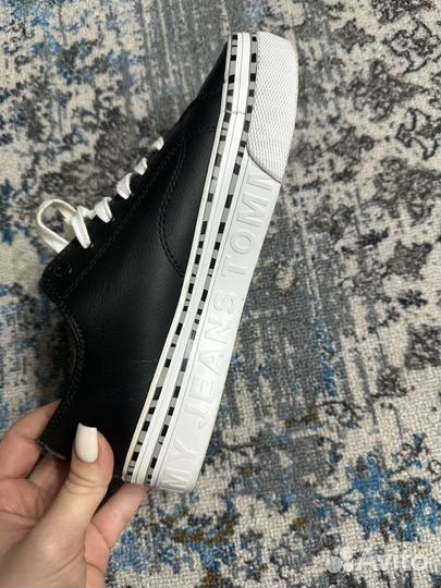 Tommy hilfiger кеды женские