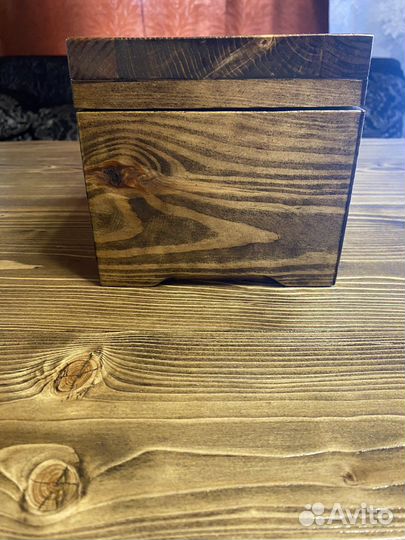 Деревянная шкатулка