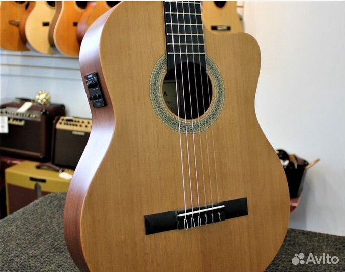 Классическая гитара со звукоснимателем Sigma + Акс