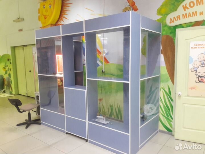 Стеллажи, витрины для продажи