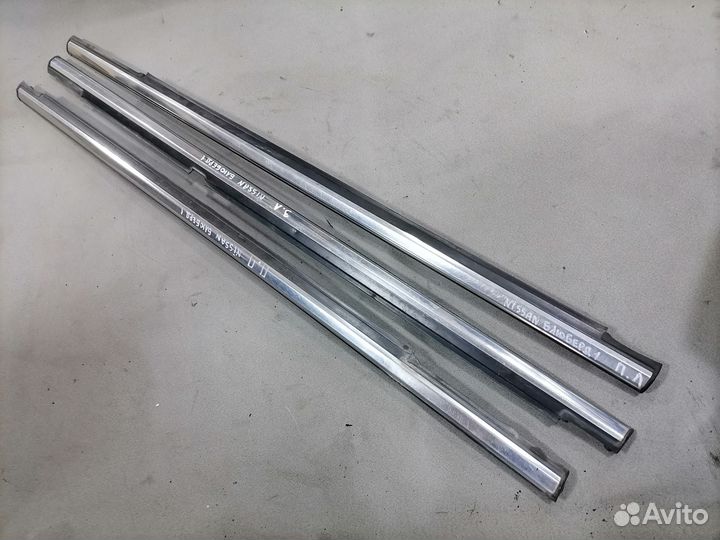 Накладка (бархотка) Nissan Bluebird 1983-1990