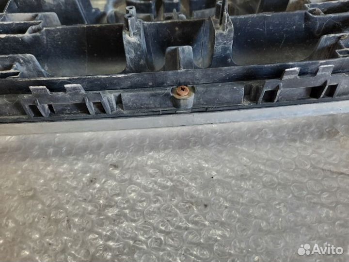 Решетка радиатора передняя Тoyota Land Cruiser 200