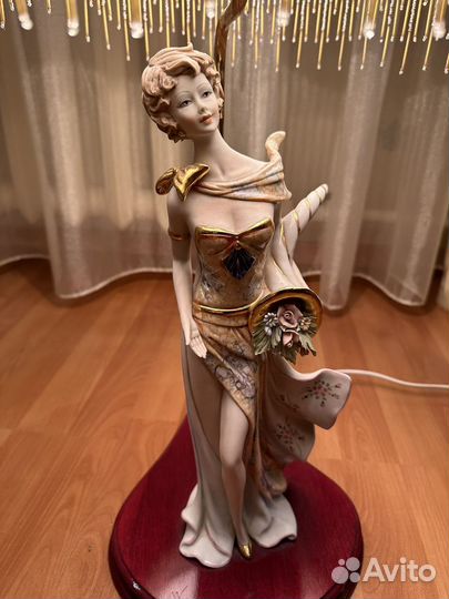 Статуэтка - светильник фарфор