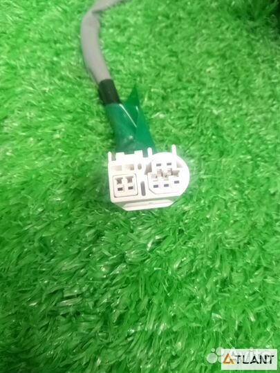 Зеркало переднее правое toyota windom