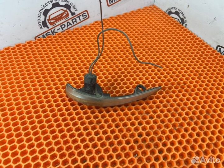 Повторитель поворота в зеркало правый Ford Focus 2