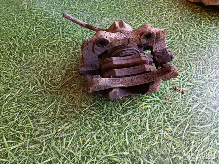 Суппорт передний левый Ситроен С3 2005 г