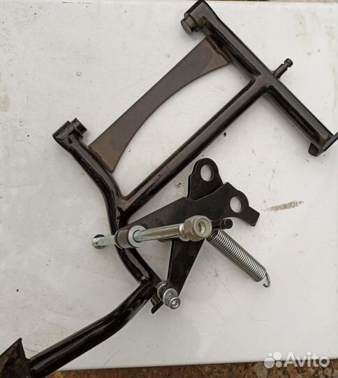 Центральная подножка на Хонда Варадеро XL1000