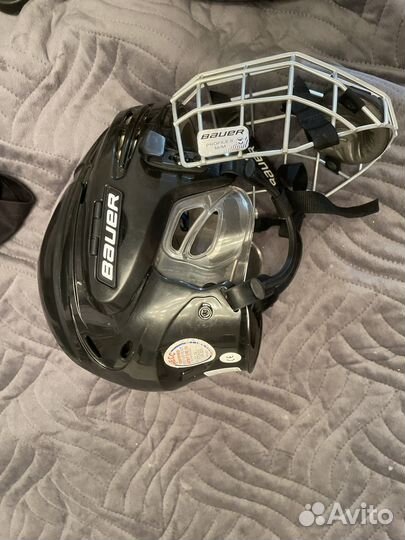 Хоккейный шлем