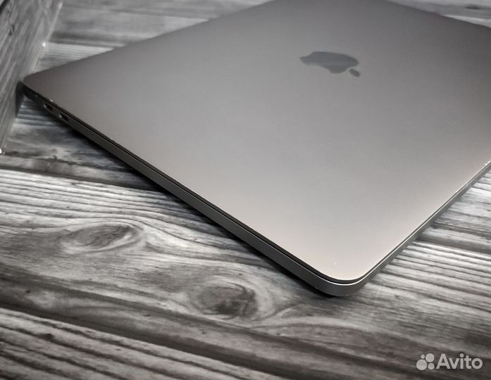 Apple MacBook Pro 13 2018 i7 2.7/16/256gb