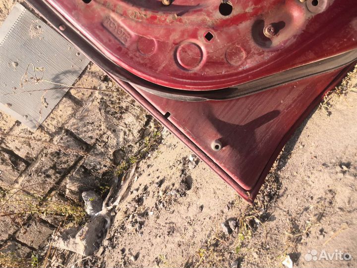 Дверь правая carina e