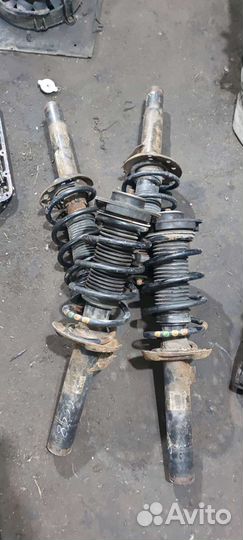 Передние стойки Volkswagen Passat B6