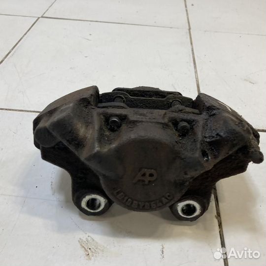 Суппорт задний левый Land Rover Defender 110 L316