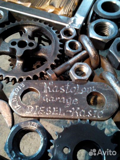 Эксклюзивный стол из металлолома