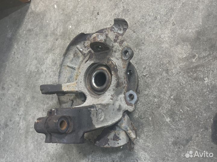 Поворотный кулак передний правый фольксваген шкода