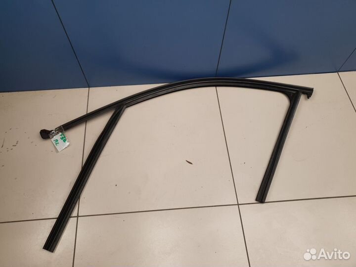 Уплотнитель стекла передней левой двери BMW 3 F30 2011-2018