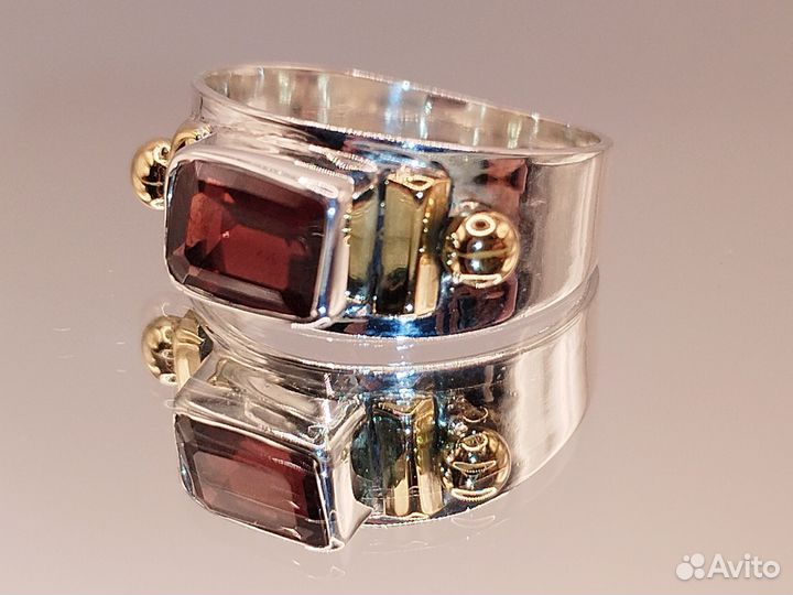 Кольцо серебряное с гранатом