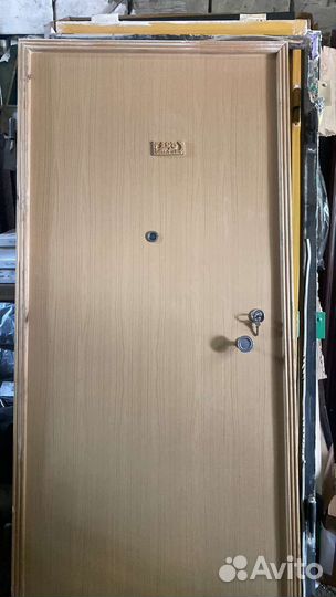 Дверь входная в ассортименте