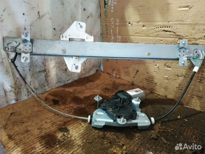 Стеклоподъемник задний левый Kia Rio 3