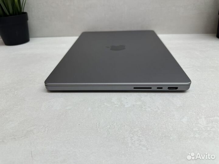 MacBook Pro 14