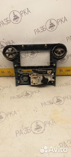 Центральная консоль приборов Toyota BB 2001