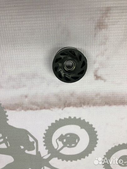 Ролик натяжения цепи привода