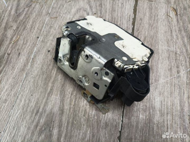 Замок двери передний правый Mini Cooper S хетчбэк