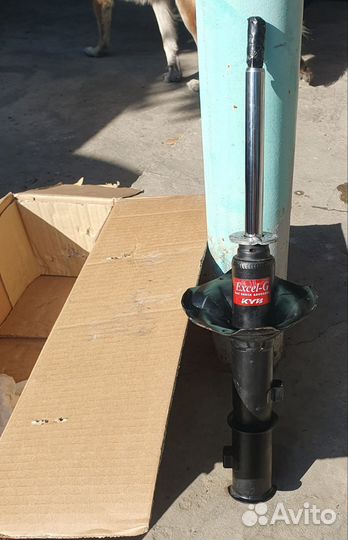 Амортизатор передний правый kyb 333304