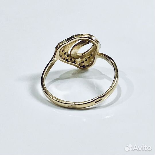 Золотое кольцо с камнем