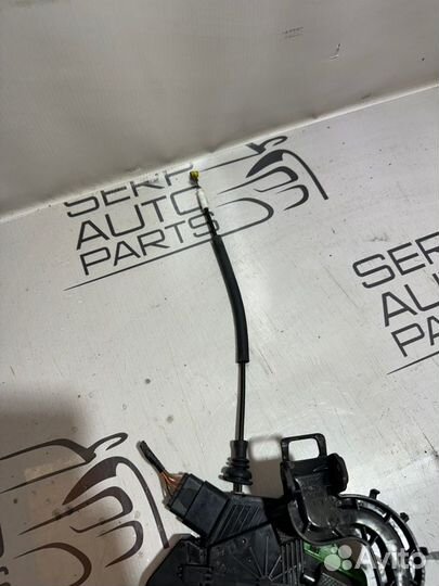 Замок двери передний левый Kia Ceed JD D4FB 2013