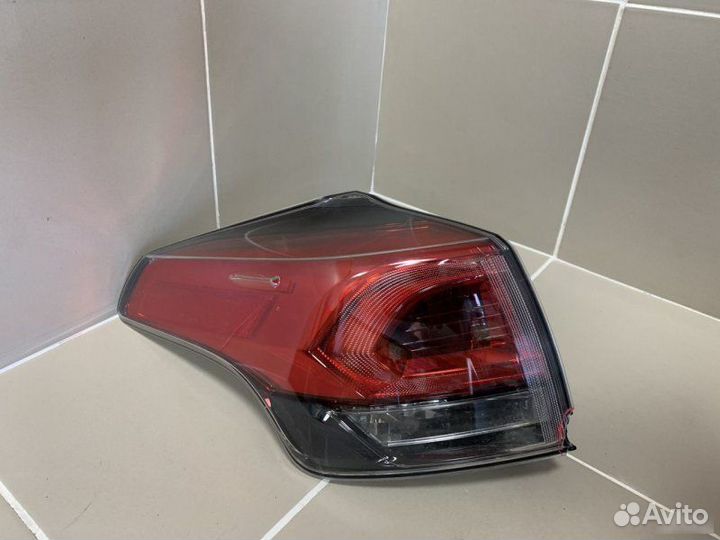 Фонарь задний левый Toyota Rav4