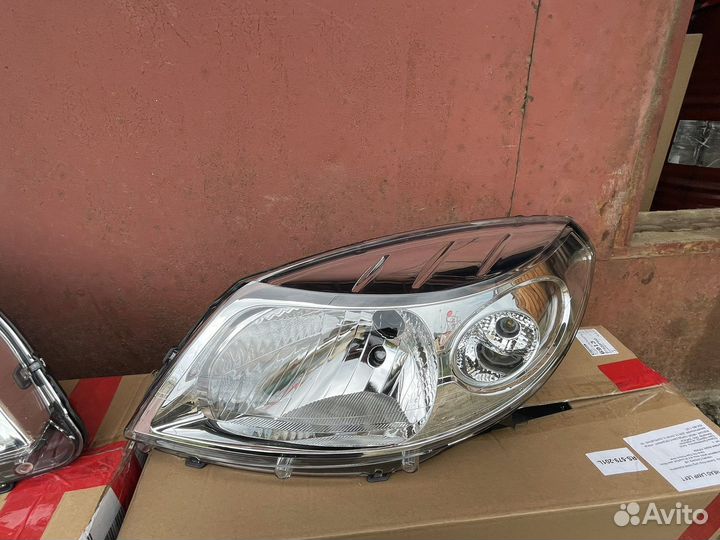 Фара Рено Сандеро