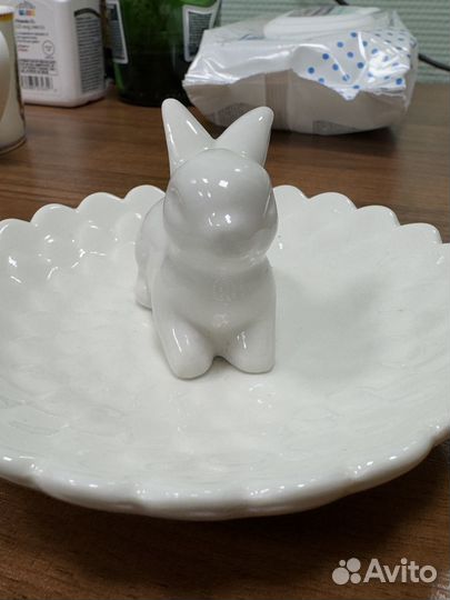 Блюдце с зайцем