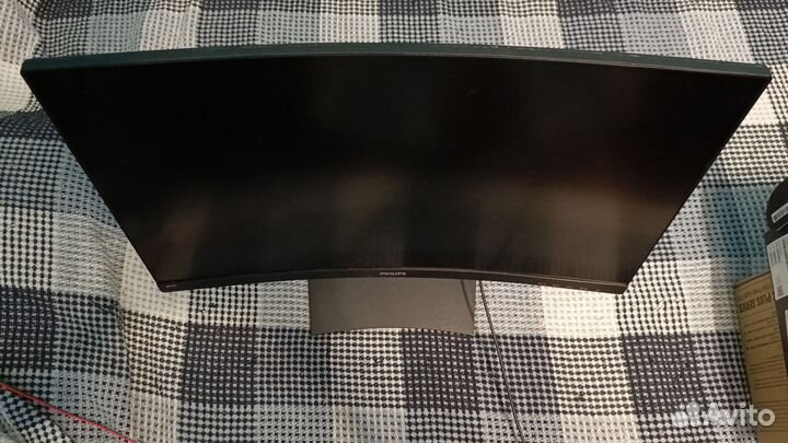 Монитор 24 дюйма изогнутый разбит