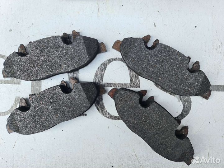 Тормозные колодки передние Mercedes W639