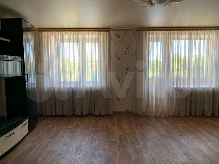 4-к. квартира, 108 м², 3/3 эт.