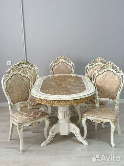 Стол обеденный. В наличии